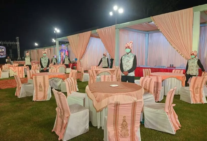 Hotelli M D Farms & Resorts