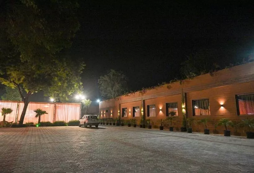 Hotelli M D Farms & Resorts
