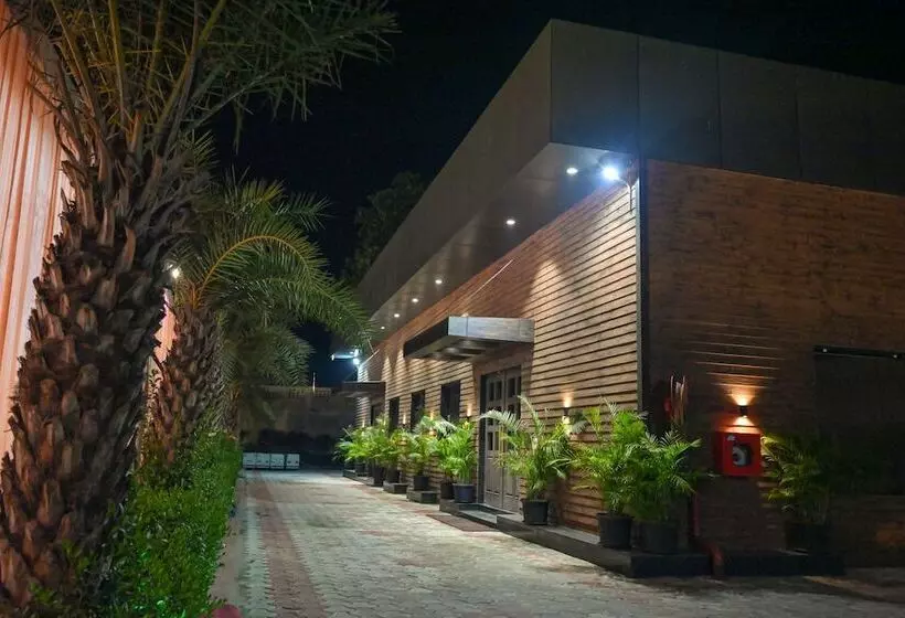 Hotelli M D Farms & Resorts