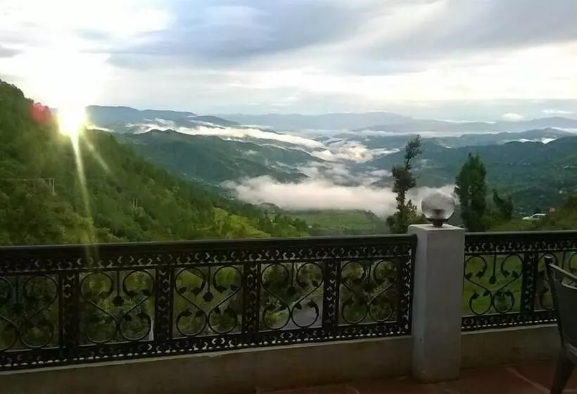 Hotelli The Parijat Retreat