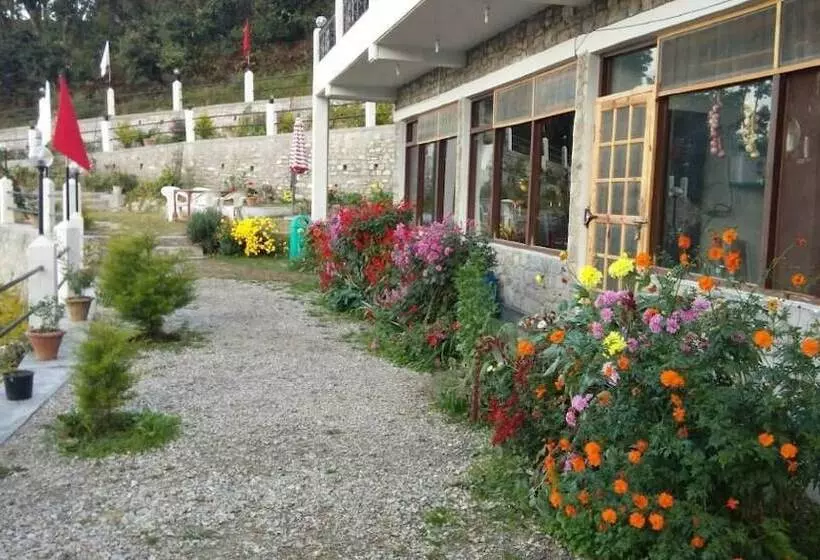 Hotelli The Parijat Retreat