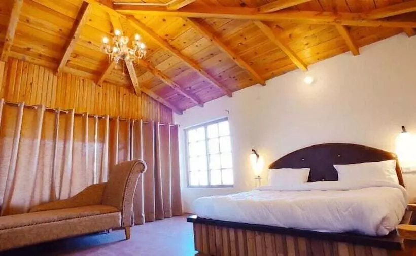 Hotelli The Parijat Retreat