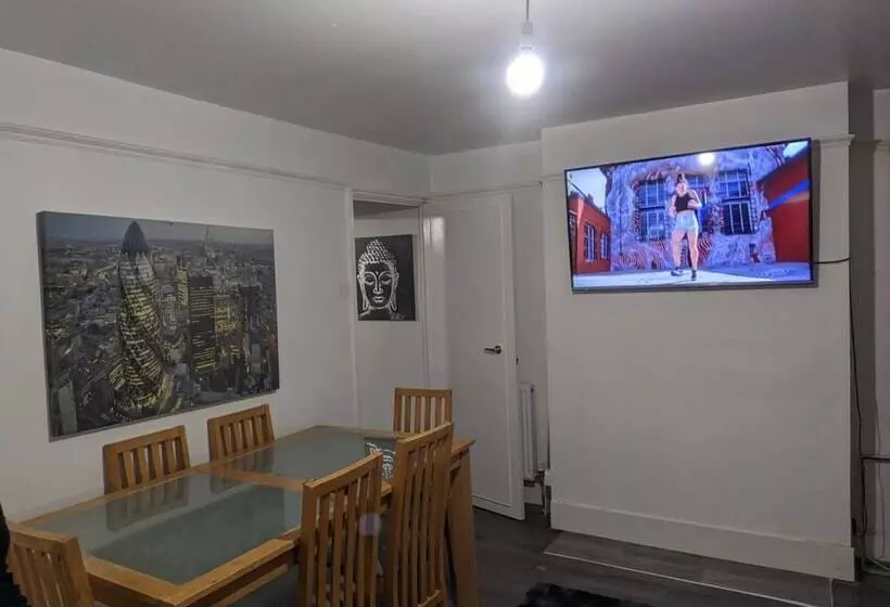 Residenssi Charming 4 Bedroom House In Dover