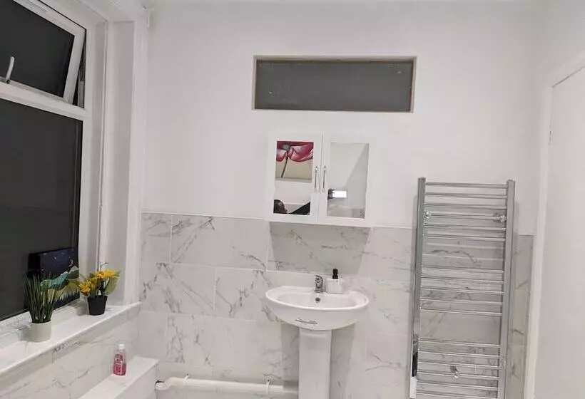 Residenssi Charming 4 Bedroom House In Dover