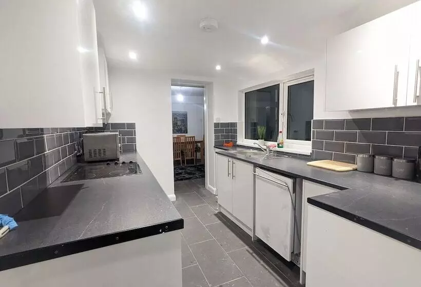 Residenssi Charming 4 Bedroom House In Dover