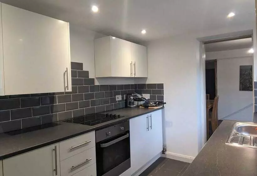 Residenssi Charming 4 Bedroom House In Dover