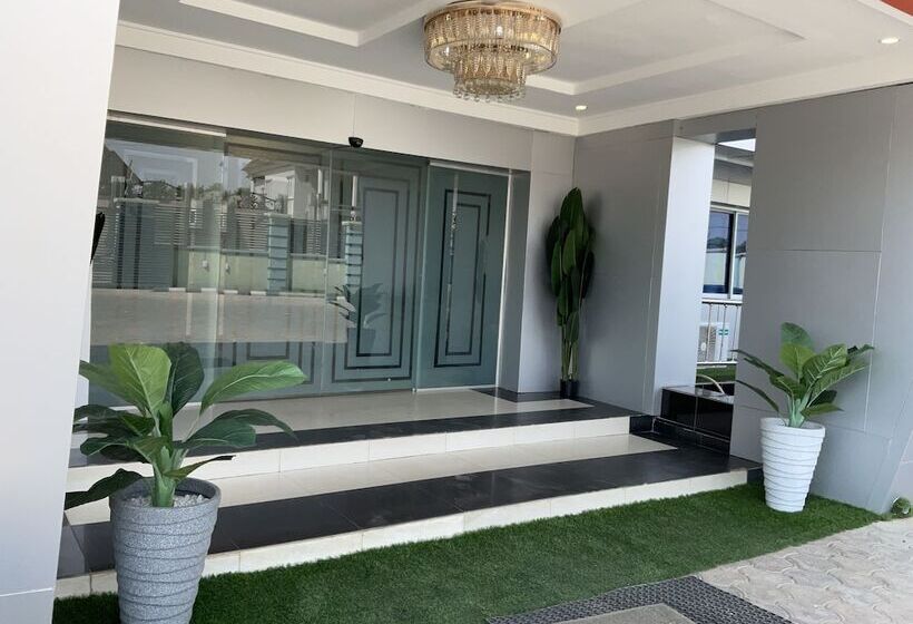 Lis Hotel And Suites