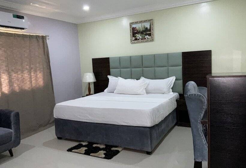 Lis Hotel And Suites