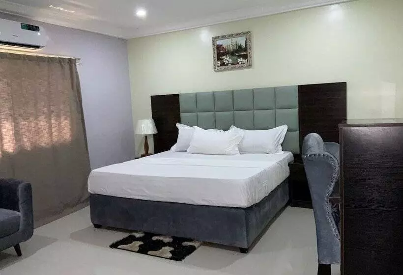 Lis Hotel And Suites