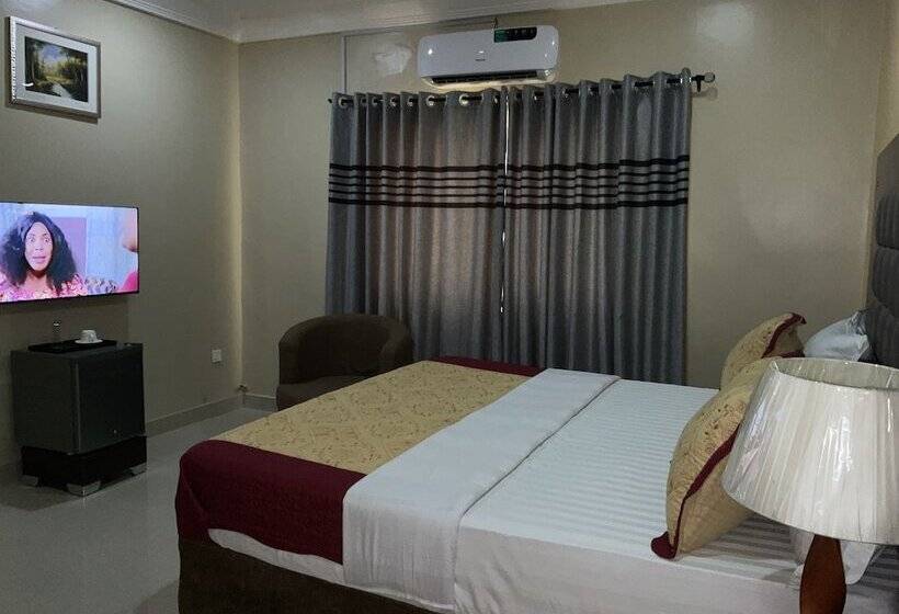 Lis Hotel And Suites