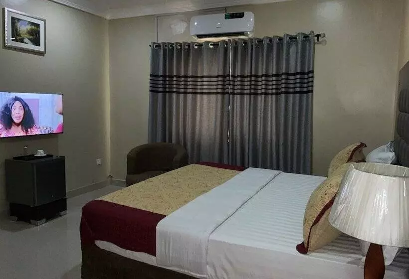 Lis Hotel And Suites