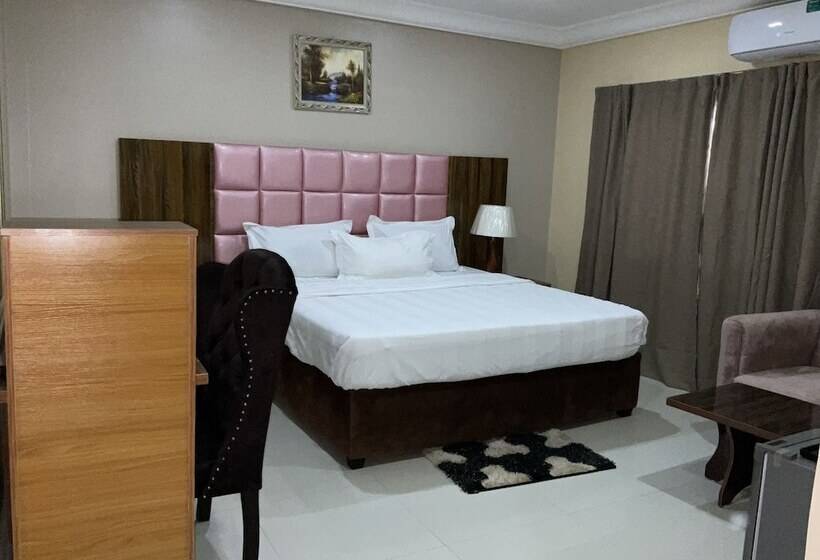 Lis Hotel And Suites