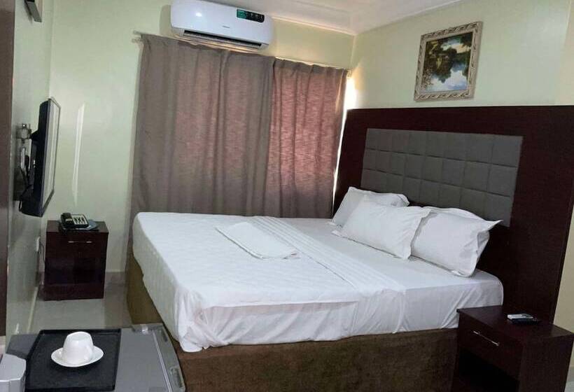 Lis Hotel And Suites