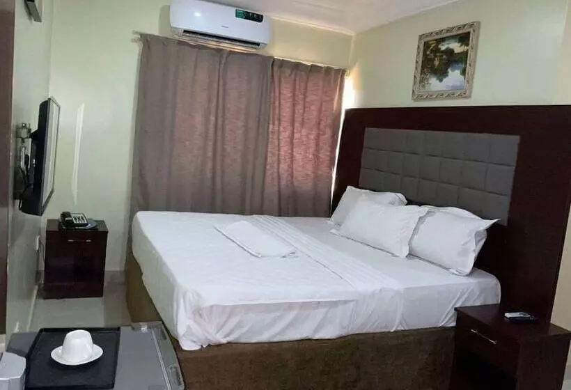 Lis Hotel And Suites