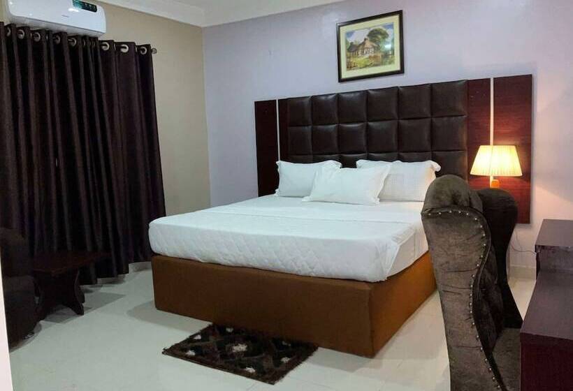 Lis Hotel And Suites