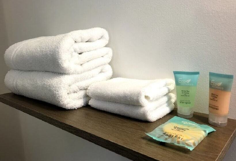 فندق على الطريق Waterway Inn