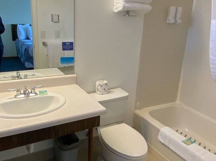 فندق على الطريق Waterway Inn