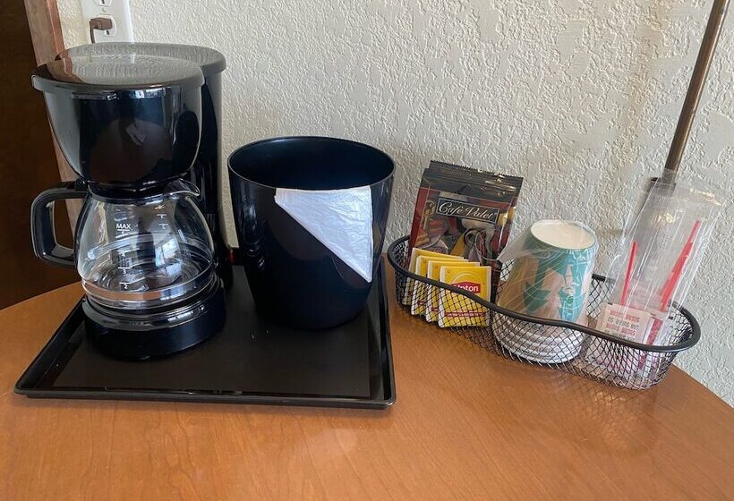 فندق على الطريق Waterway Inn