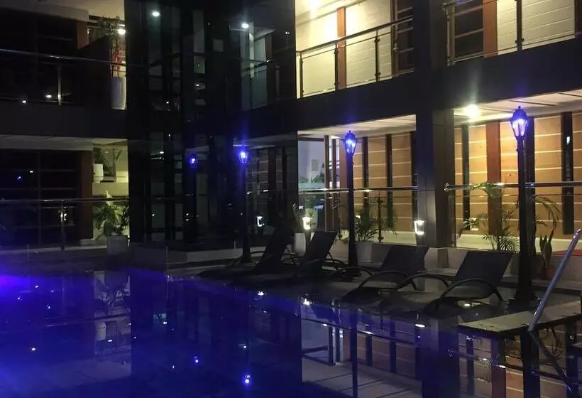 Hotelli Panglao Alona Suites