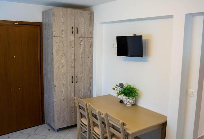 Alexandros Hotel Apartments