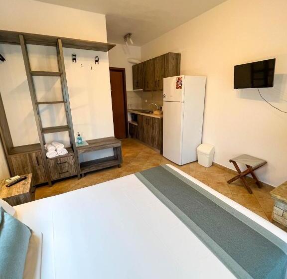 Alexandros Hotel Apartments