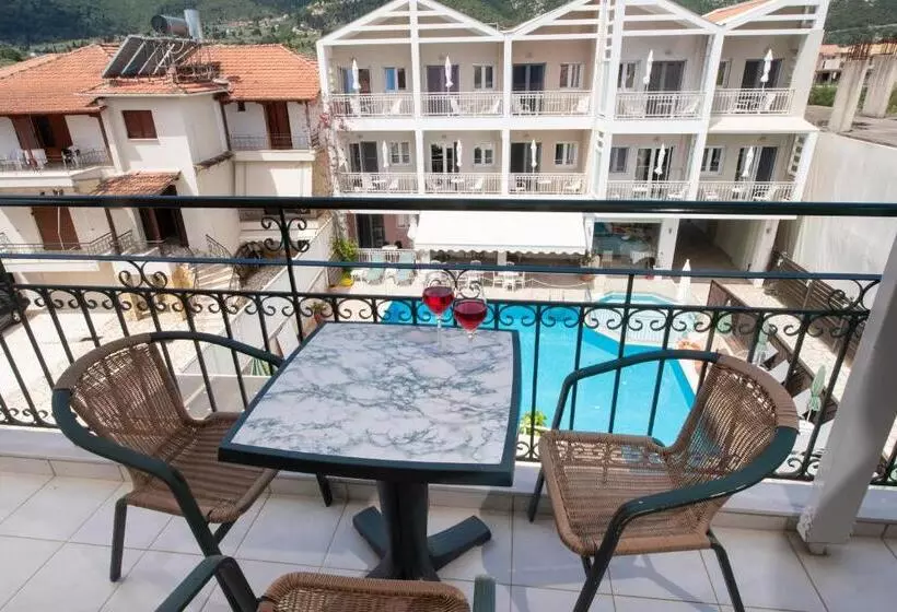 ホテル Aggelos Apartments & Deluxe Studios