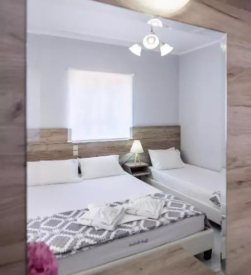 ホテル Aggelos Apartments & Deluxe Studios