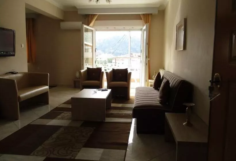 ホテル Kyknos De Luxe Suites & Rooms