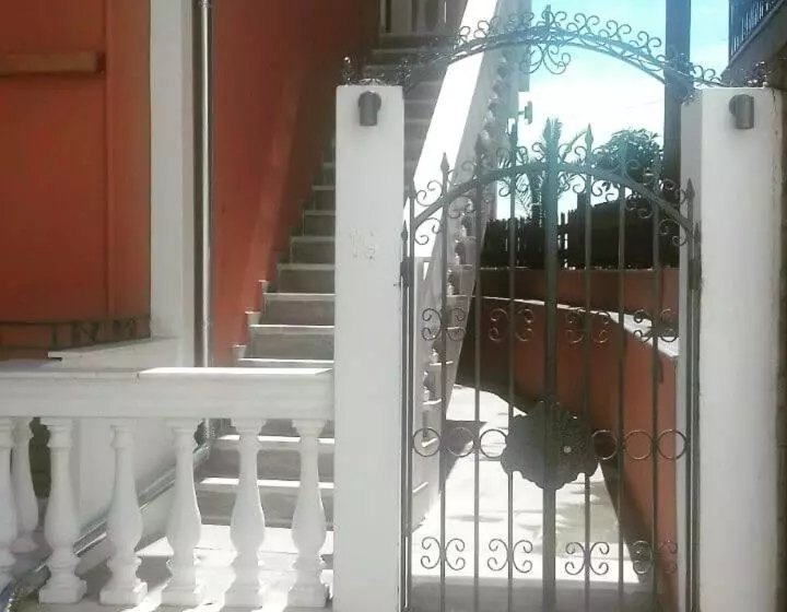 Hotelli Sunrise House