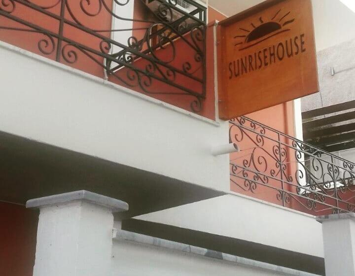هتل Sunrise House
