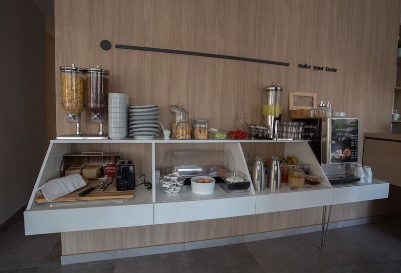 Отель Theofilos City