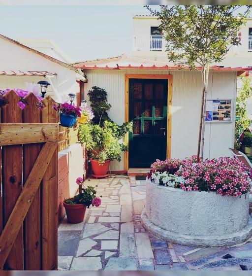 Отель Yanna's Apartments Vacation Homes