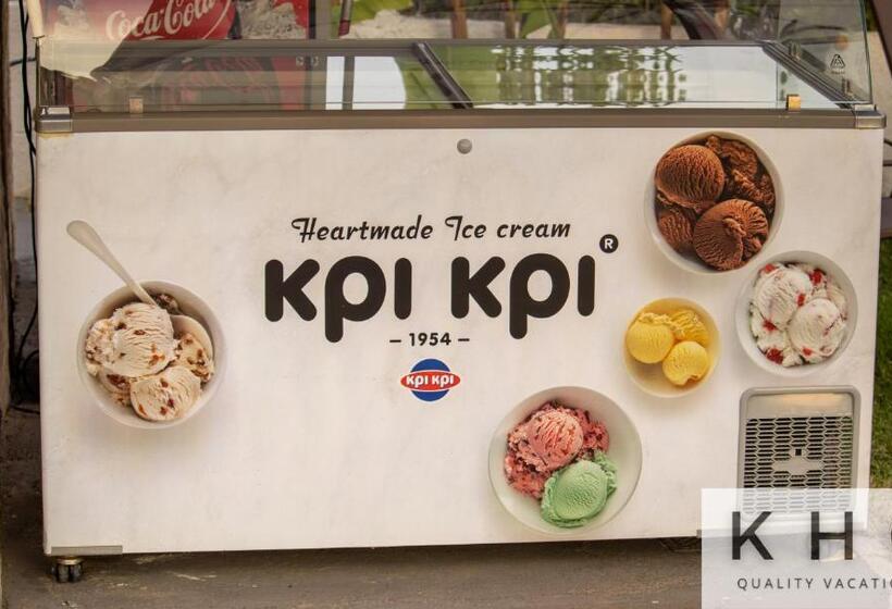 Jovanna Studios In The Nature With Pool!