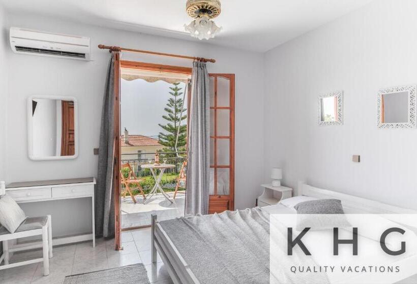 Jovanna Studios In The Nature With Pool!