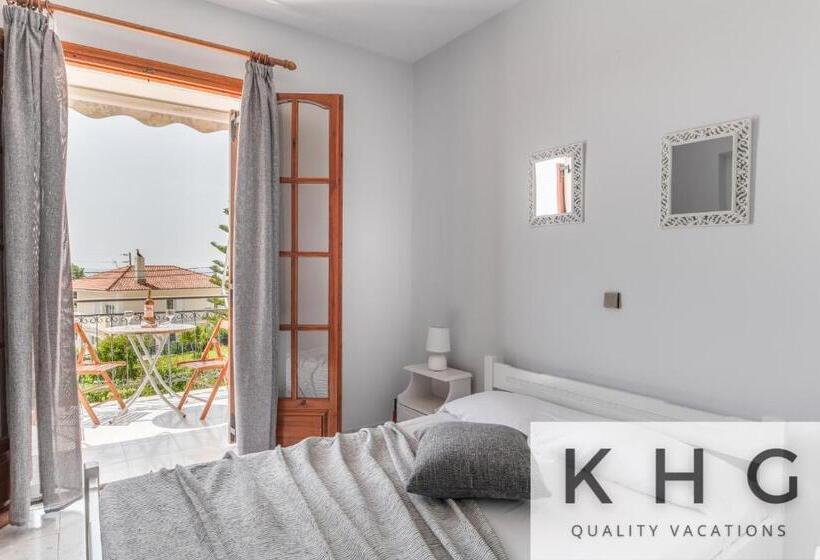 Jovanna Studios In The Nature With Pool!