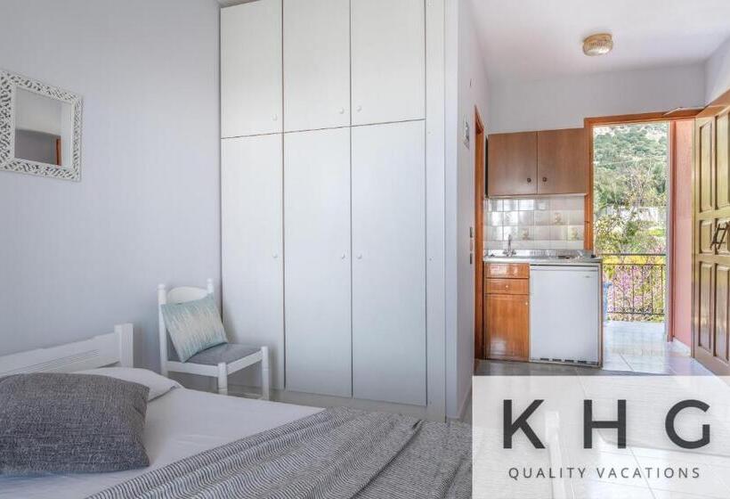 Jovanna Studios In The Nature With Pool!