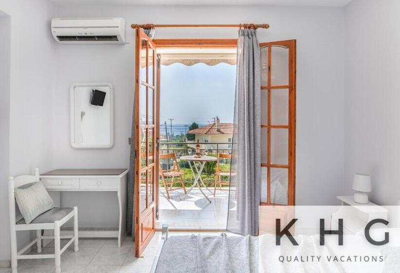 Jovanna Studios In The Nature With Pool!