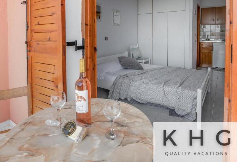 Jovanna Studios In The Nature With Pool!