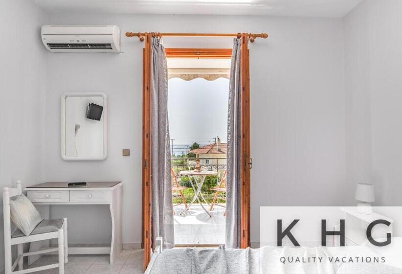 Jovanna Studios In The Nature With Pool!