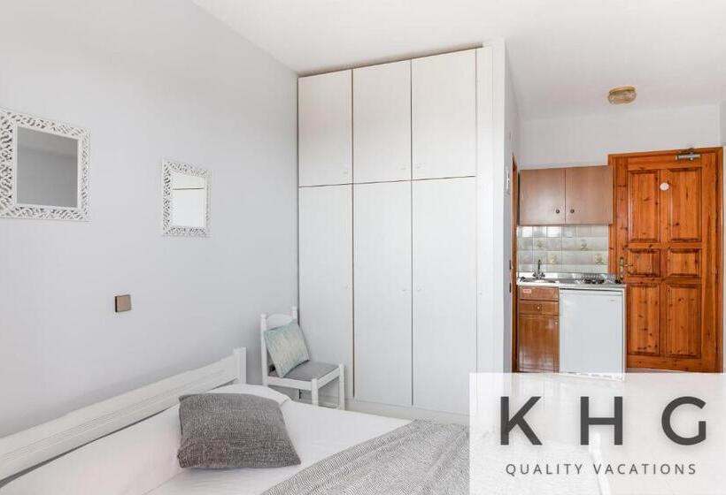 Jovanna Studios In The Nature With Pool!