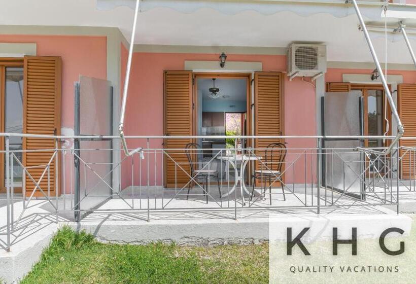 Jovanna Studios In The Nature With Pool!