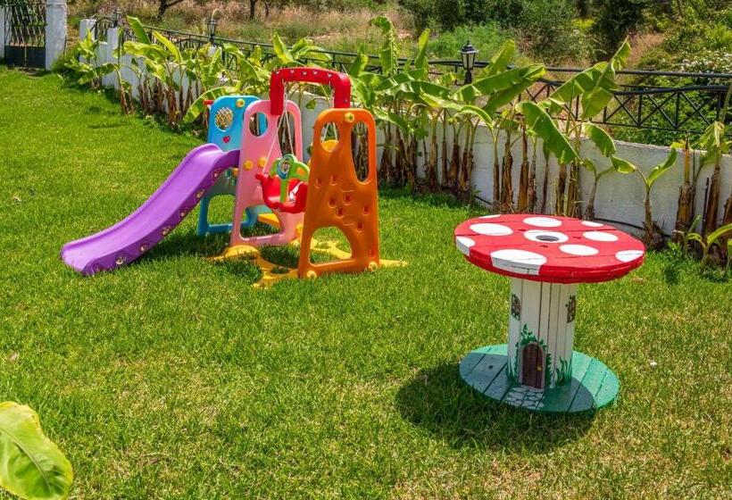 Jovanna Studios In The Nature With Pool!