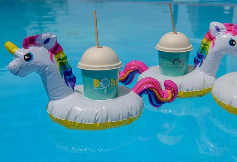 Jovanna Studios In The Nature With Pool!