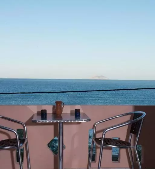 Hotelli Alexander Beach