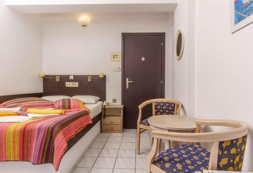 Отель Alexander Beach