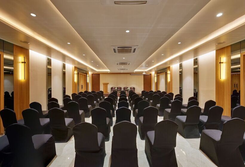 Отель Regenta Place Raysons Kolhapur