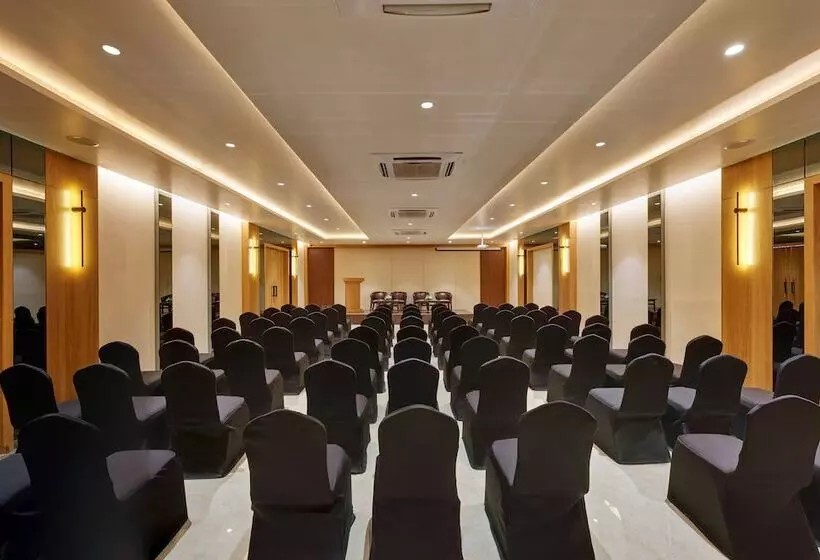 ホテル Regenta Place Raysons Kolhapur