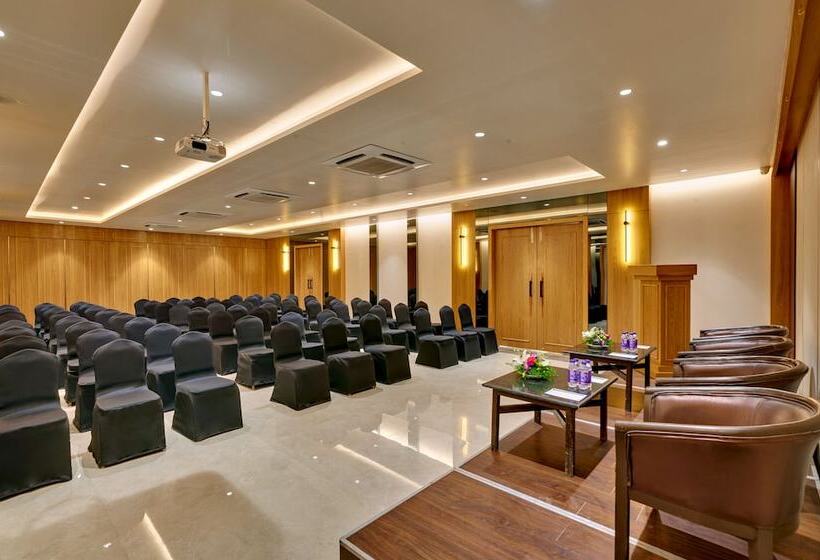 Отель Regenta Place Raysons Kolhapur