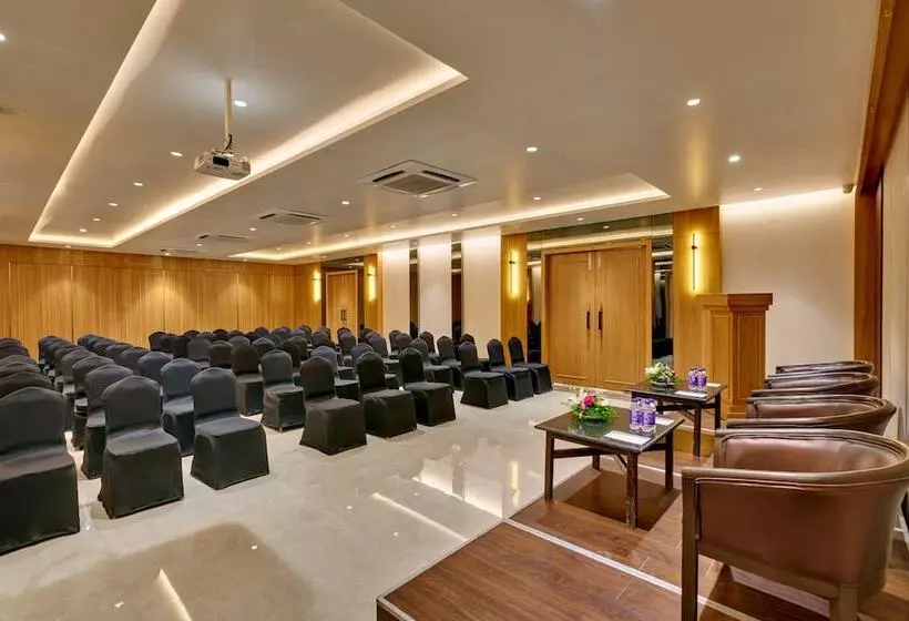 ホテル Regenta Place Raysons Kolhapur