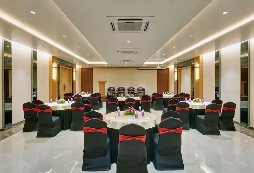 ホテル Regenta Place Raysons Kolhapur